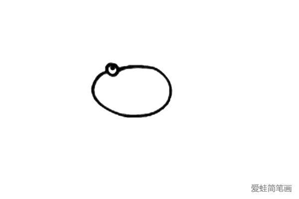 第二步：接着画上小鱼椭圆的身体形状。