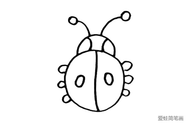 第四步：画上甲壳虫的触角，并在左右两边各画上三个小圆，代表它的腿。