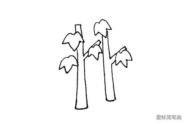 第五步：用同样的方法再画上一个树干。