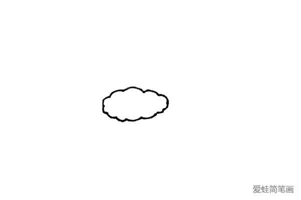 第一步：先用小弧线画出一片云朵的感觉作为炸虾的外形。