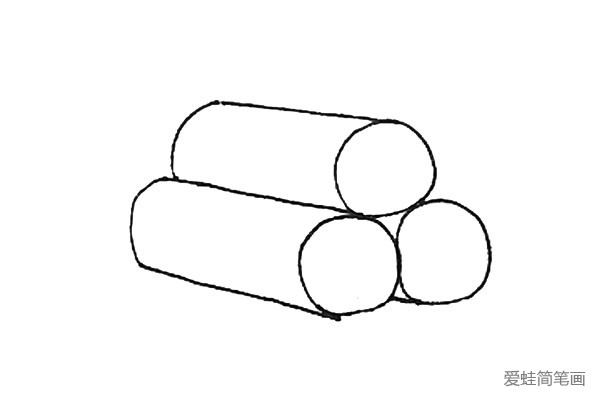 第四步：再画出去一条斜线，也用弧线连接起来。