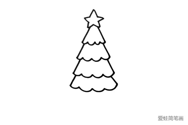 2.画出四层树冠，圣诞树都是用松树或者柏树制作的。