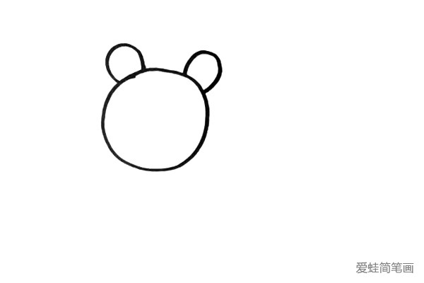 1.我先用圆形画出狮子的头部，再画出两只圆圆的耳朵。