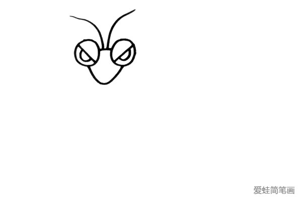1.先画出螳螂圆圆的眼睛和三角形的头部，注意它犀利的眼神。