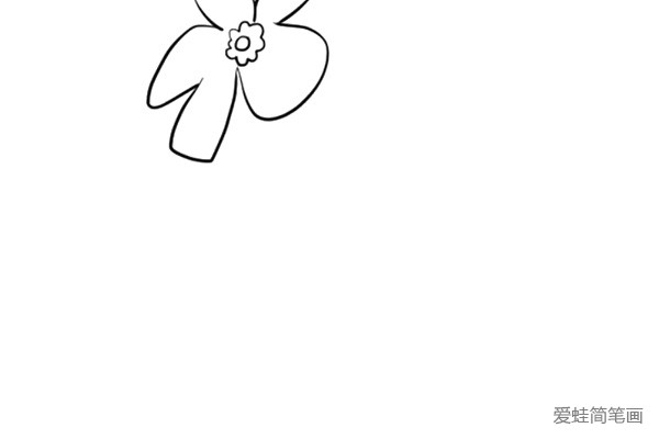 1.先画出朵朵的花朵。