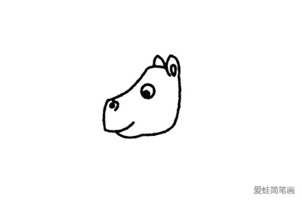 1.先画犀牛的头部位置。