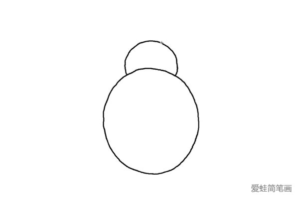 1.先画七星瓢虫的身体，一个大大的椭圆形，上面是它的头，画一个半圆连接起来。