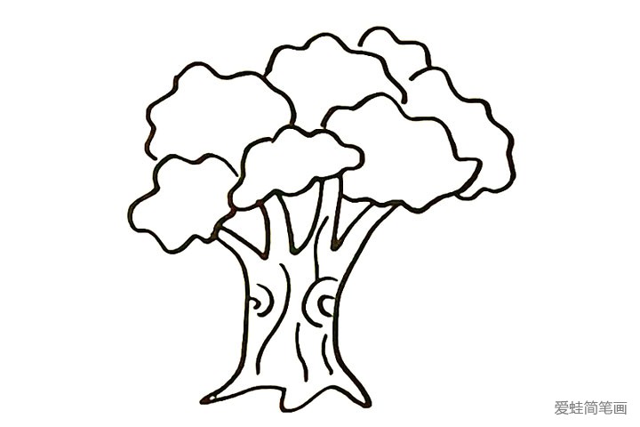 5.在树干上画上不同形状的纹理。