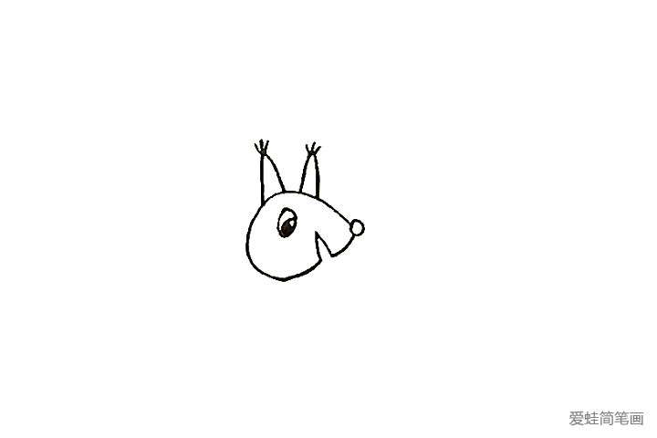 5.在松鼠的头顶画出一对尖尖的耳朵。