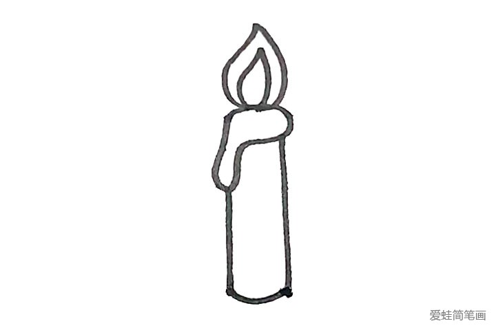 第三步：竖下来两条线，然后连接起来形成蜡烛的形状。