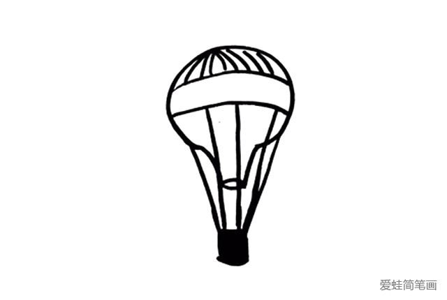 5.顺着热气球的结构画一些线条，可以使热气球的形象更加丰满哦~