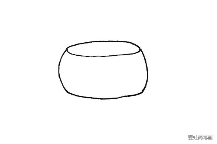 第二步：上面画上一个椭圆形，下面用弧线连接起来。