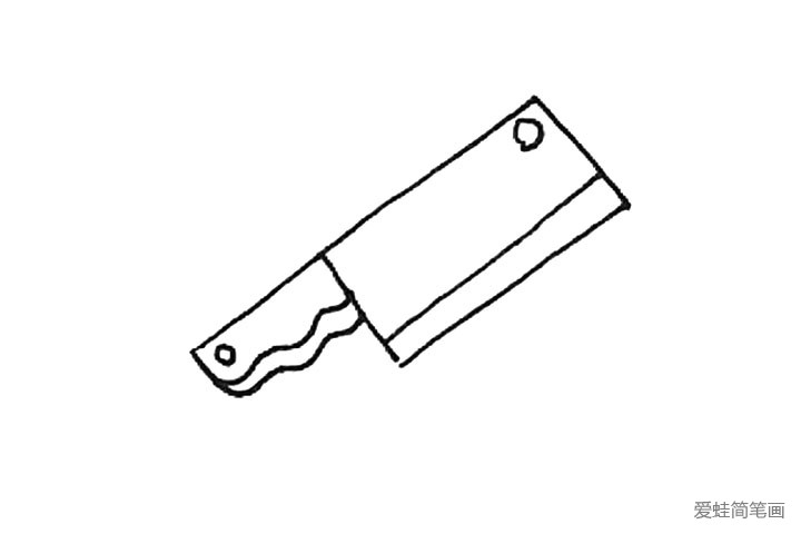 第五步：刀面上加上一个圆形的装饰，并画上一条斜线作为刀刃。