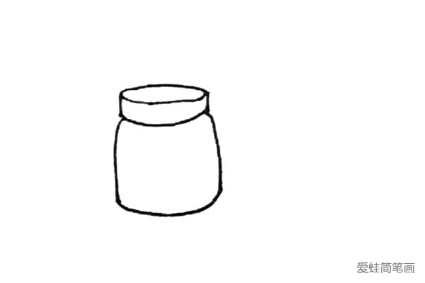 第三步：然后下面再画上两条长线，也用弧线连接起来形成瓶身。