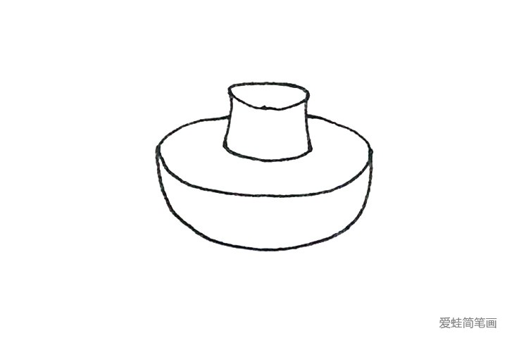 3.接着在下面再画上一个大一些的椭圆形，以及半圆形成锅体。