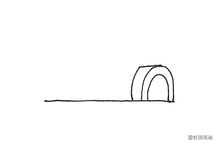 2.然后横过来一条短线，再画上一条弧线，形成冰屋的门。