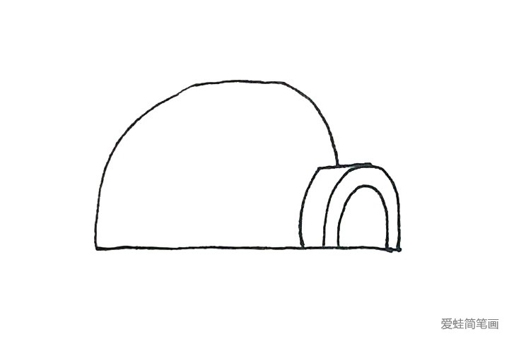 3.接着再画上一个大的半圆形作为屋子的外形。