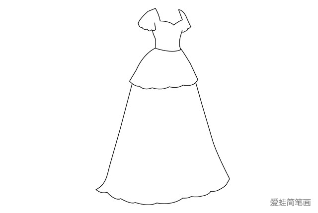 5.接着画出下面一层裙摆的轮廓线条。