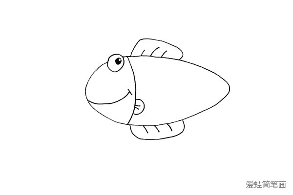 第六步.以及身体上的鱼鳍.注意形状和位置。