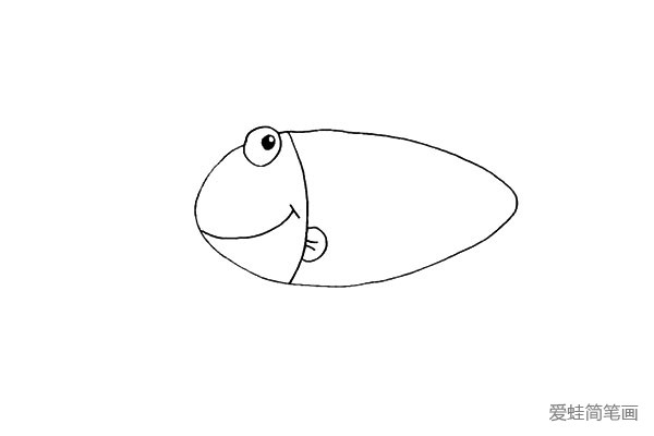 第五步.在弧线的底部画出草鱼的鱼鳃。