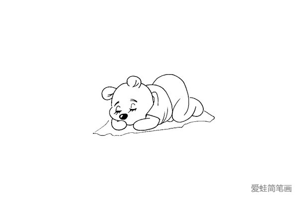 第十四步.在维尼熊的身子下画出一条毯子。