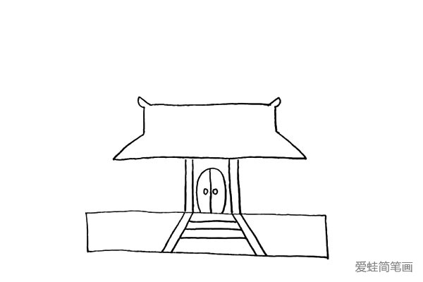 4.在柱子的上方画出寺庙的屋顶.注意屋顶形状。