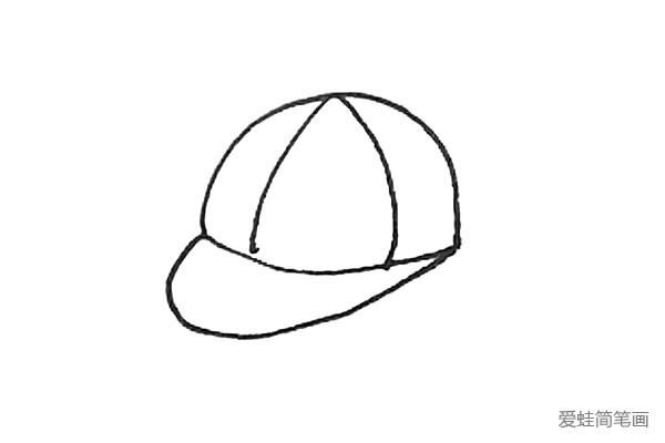 3.接着在半圆里面画上弧线作为鸭舌帽的结构。
