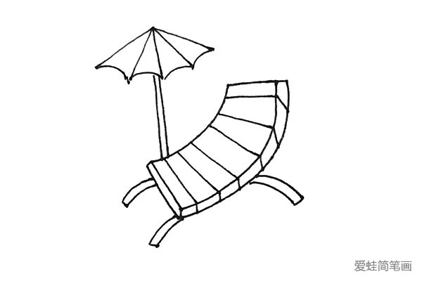 6.放射线中间用弧线连接，下面再画上竖线作为伞柄。