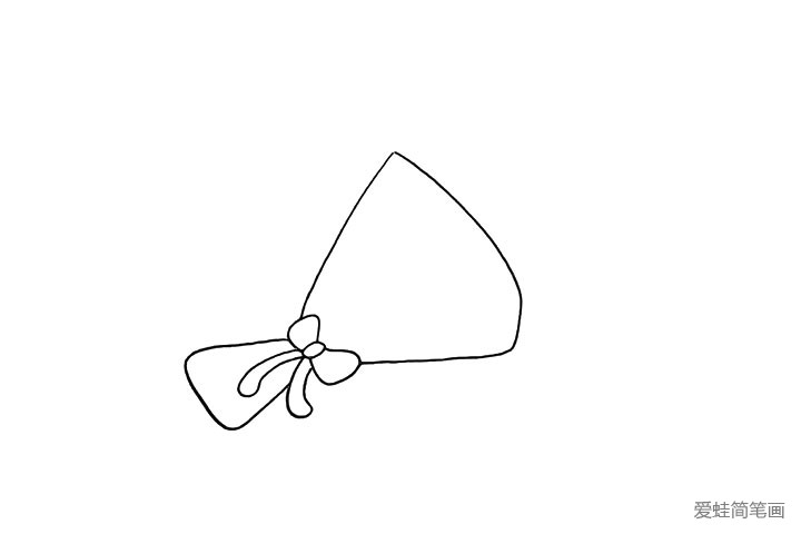 3.用一个小的三角形勾勒出花柄。