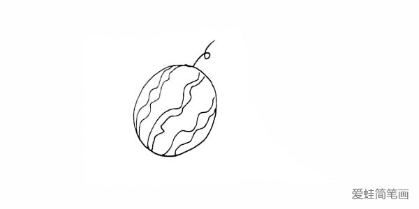 3.在西瓜的上面画上一根螺旋形的引蔓。