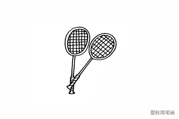 7.用同样的方法画出第二个羽毛球拍。