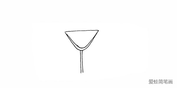 3.向下画出杯子长长的的杯柄。
