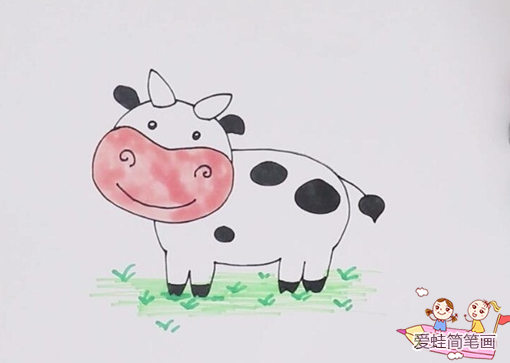 奶牛在草地上的简笔画
