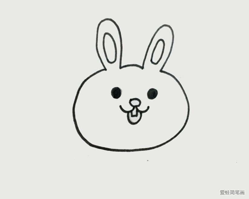 可爱的小兔子吃胡萝卜简笔画